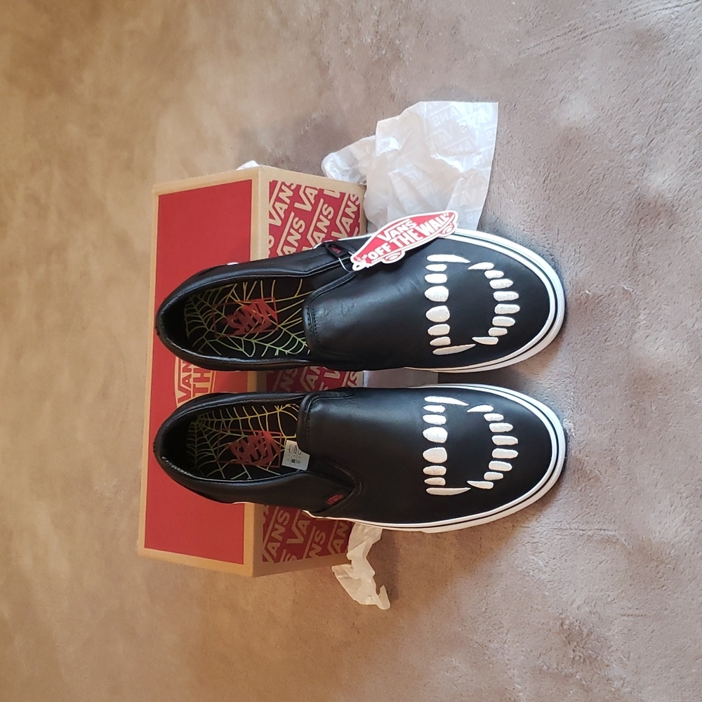 BRAND NEW Vans "fangs"